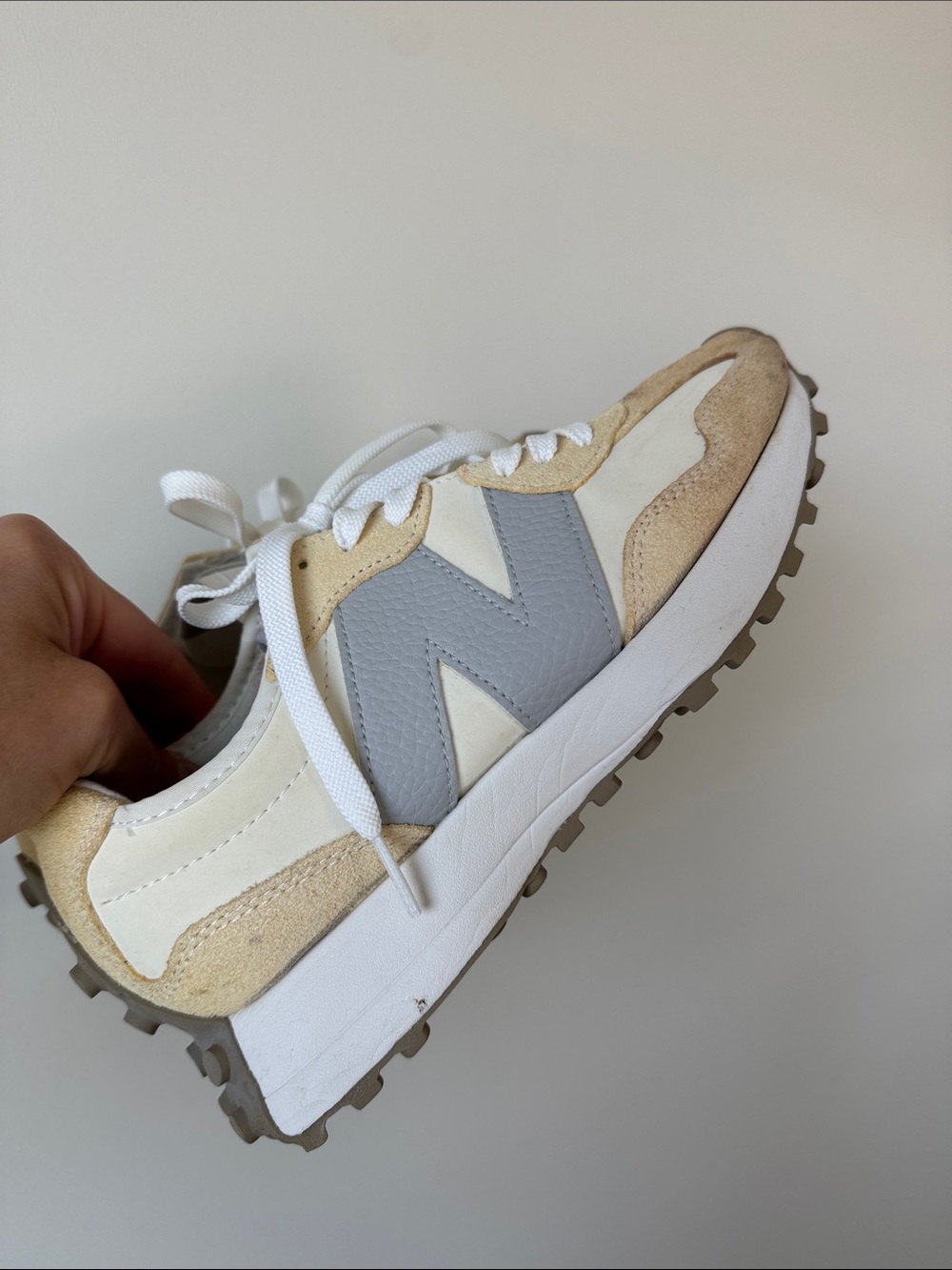 New Balance 327 Sneakers